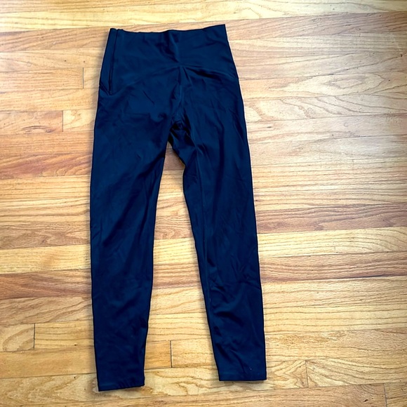 Victoria’s Secret V-shred black leggings - Picture 1 of 5